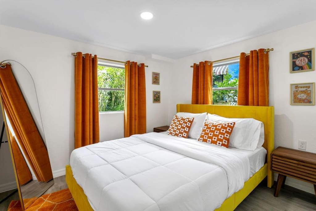 That 70'S Themed Apt Close To Coffee, Food + Shops แทมปา ภายนอก รูปภาพ