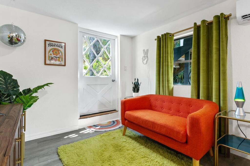 That 70'S Themed Apt Close To Coffee, Food + Shops แทมปา ภายนอก รูปภาพ